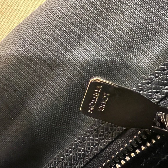 Louis Vuitton messenger bag - Picture 10 of 10